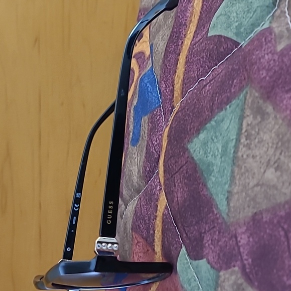 GUESS Womens Sun Glasses - Picture 2 of 4